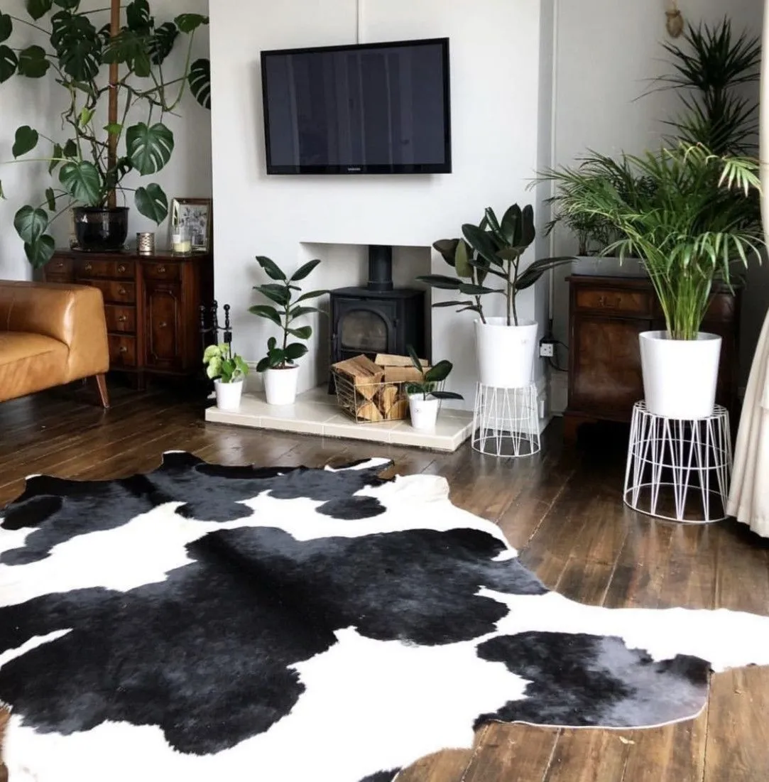 4.6 x 6.6 Feet Area Rug Non Slip Faux Fur Decor with Irregular Animal Skins and Hides for Living Room Bedroom Western Home(4.6x6.6Feet, Black and White) - 4'7" x 6'7" (Oblong) - Black and White