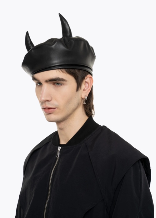 BERET WITH HORNS DEMIDEVIL. BLACK