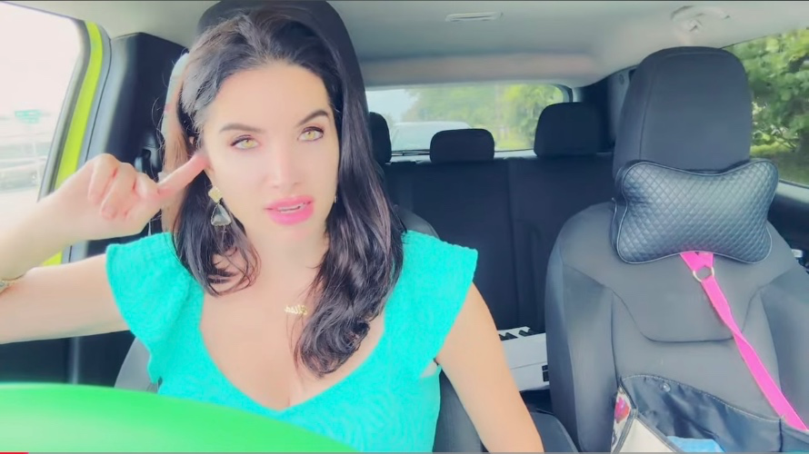 Make Elisa’s Next Live Stream 🔥