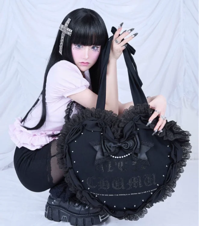 AVENCHUMU BLACK TOTE HEART LOVE CAKE 