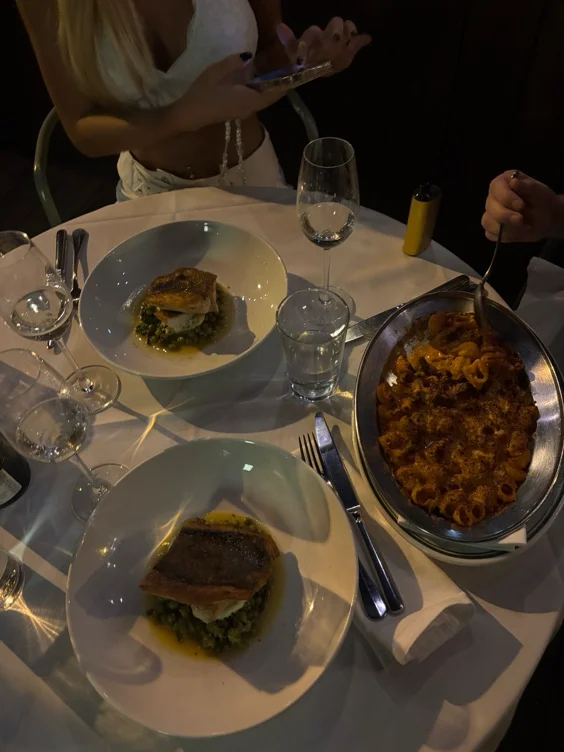 Dinner and cocktails 💋🍸