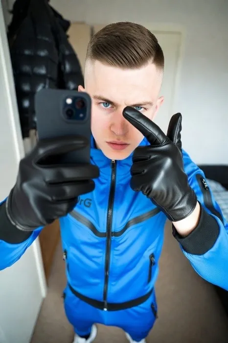 Leather gloves