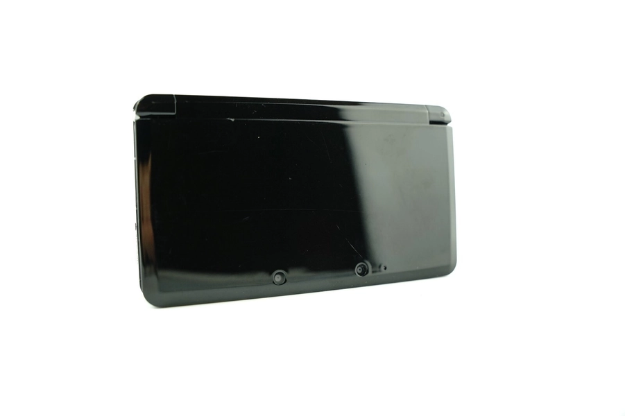Nintendo 3DS + Charger + 64GB SD Card