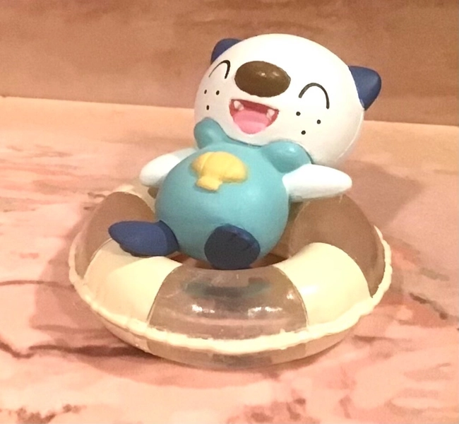 POKEMON OSHAWOTT on INNER TUBE SUMMER SUNSHINE FIGURE TAKARA TOMY TOY BEACH