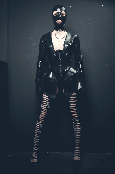 BLACK LATEX SPATS
