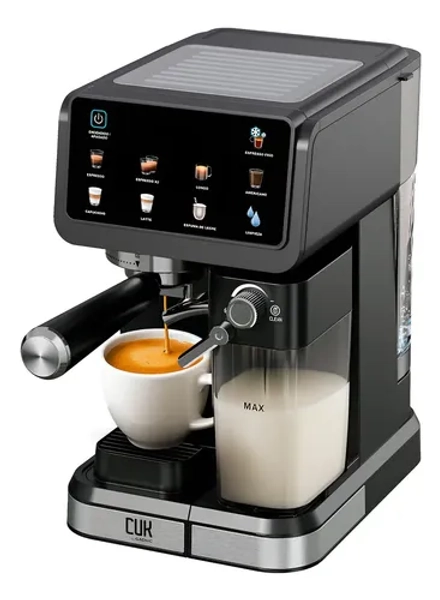 Cafetera Expreso CUK By Gadnic CM5600 Semi Automatica 20 Bar 1350W Pantalla Tactil Iluminada Deposito De Agua 1.5 Litros Deposito De Leche 500 ml 7 Bebidas Funcion Autolimpieza Espumador Integrado