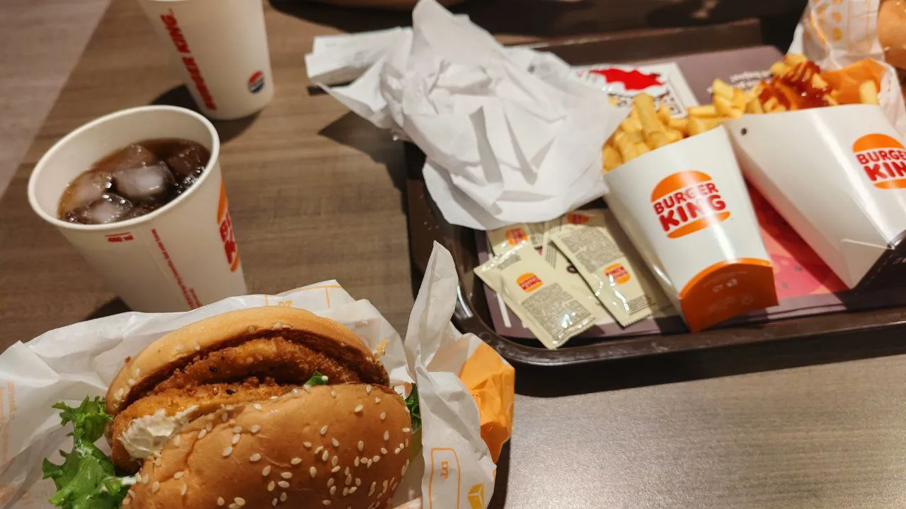 money for burguers (˶˃ ᵕ ˂˶) .ᐟ.ᐟ