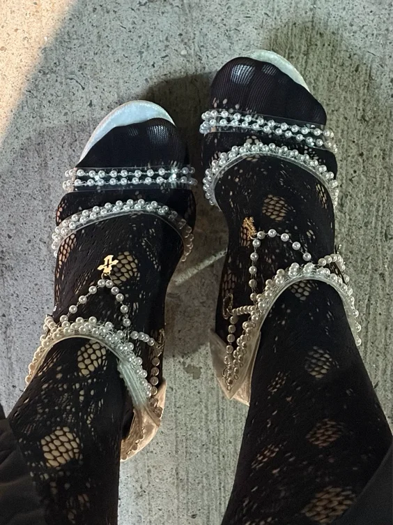 Kiss my feet 