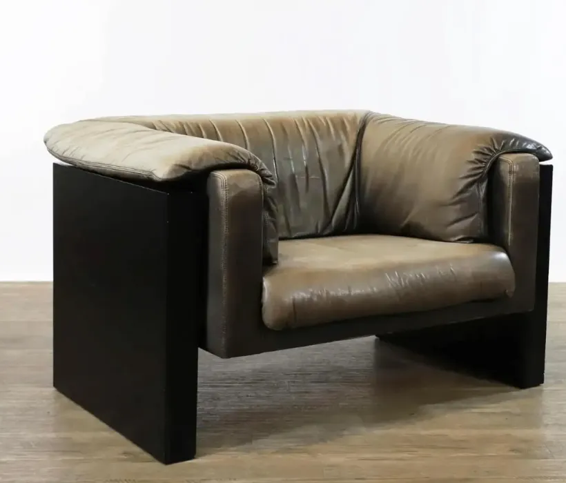 Pair of Lovely Midcentury Post Modern Wide Leather Lounge Chairs Hain & Thome