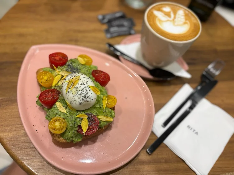 Breakfast for Princess Yuki 