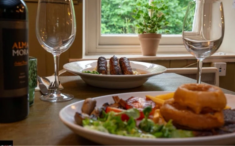 Pub dinner with wine 🍷 