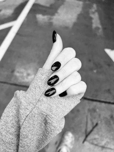 mani/pedi 🖤