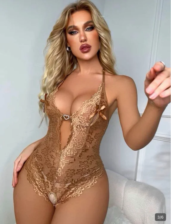Beautiful gold lingerie 🔥🔥