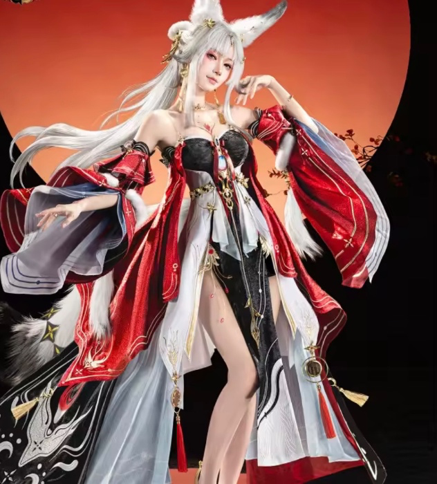 Hsin cosplay from WuWa