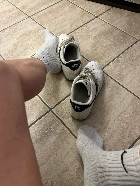 LIVE CAM ONLY SOCKS AND FEET