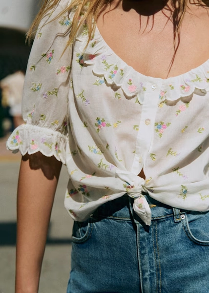 Chemise Kerinne - Broderie Contrastée Romance Rose Fond Écru