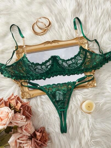 Sexy Women's Lace Underwire Bra With Metal Chain Decor Lingerie Set