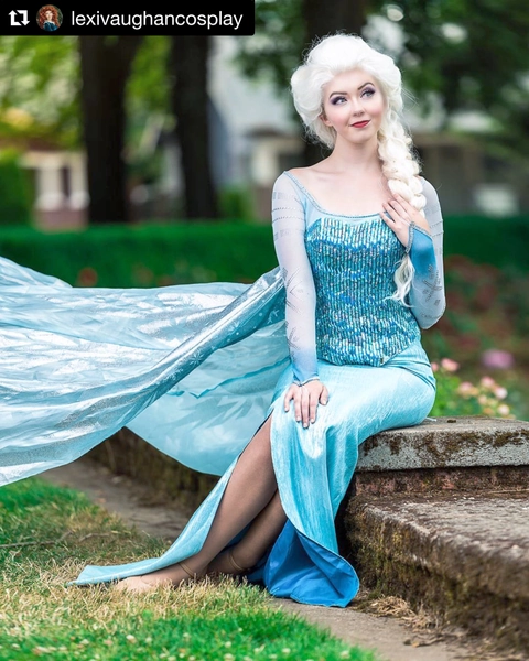 Elsa Cosplay