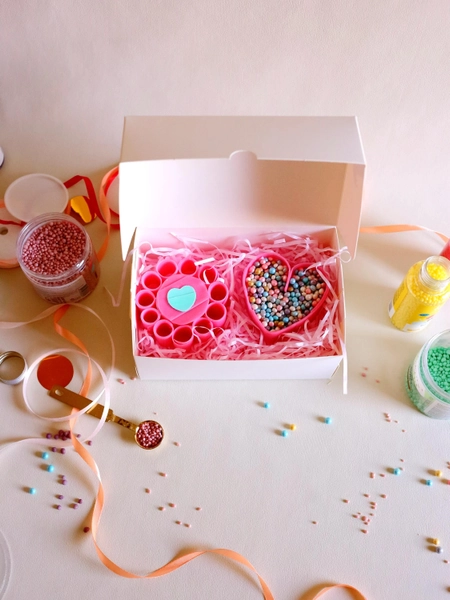 Double ASMR Soap Crispy Gift Set Kit for Hand Crushing Crumbling, Dry Flower Shaped Soap with Starch