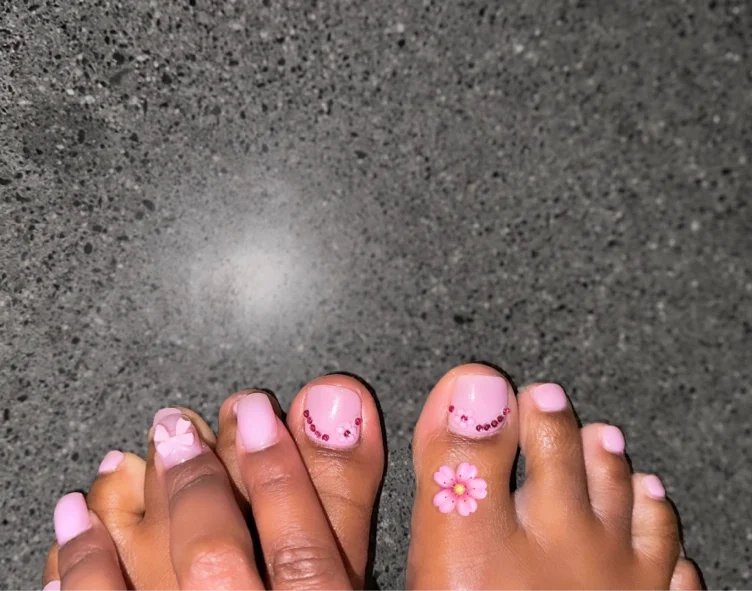 A pretty pedicure💕
