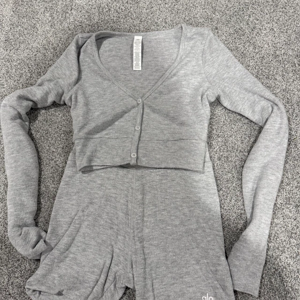Alo Yoga pajama set size Small

Only worn once, just...