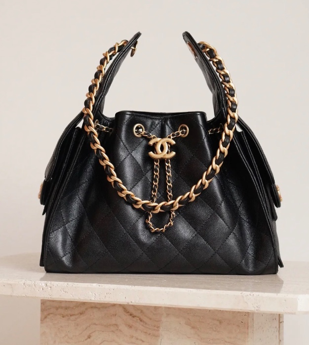 Chanel 25 small black caviar