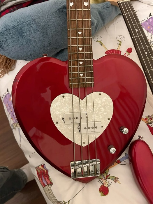 Electric guitar + amp