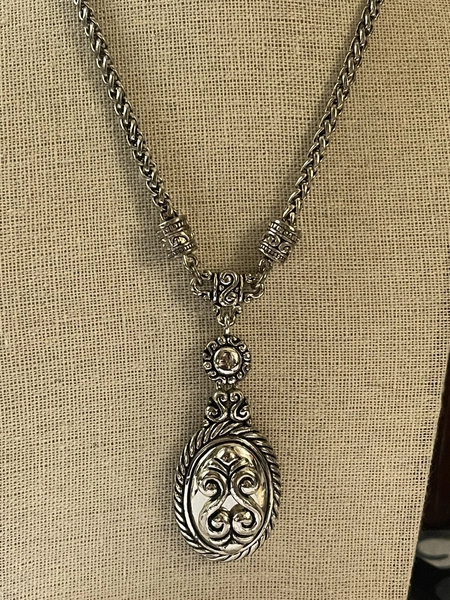 Vintage Silver Tone 18inch w/ Extender Beautiful Chain Necklace &amp; Drop Pendant