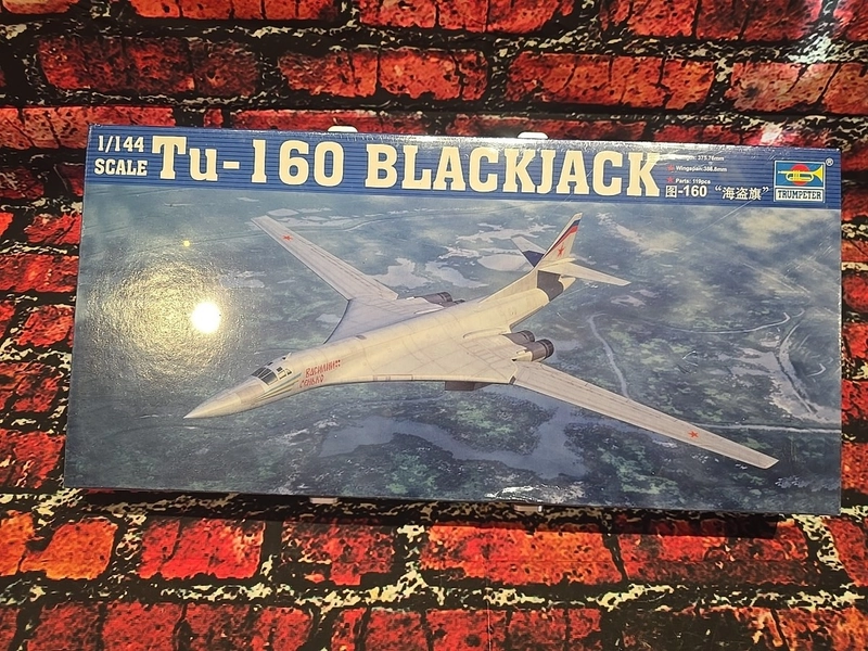 1:144 Trumpeter Tu-160 Airplane Blackjack 2007 - Model Kit 1620 - NEW