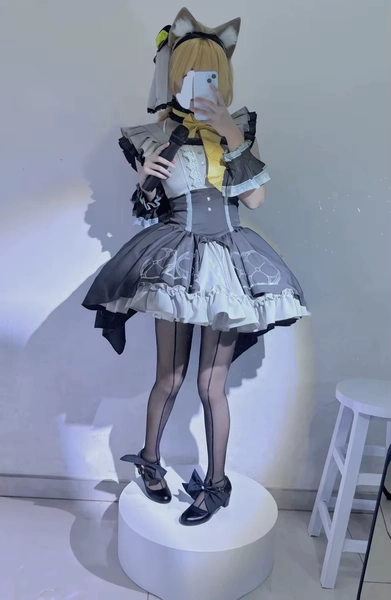 Iochi Mari idol cosplay