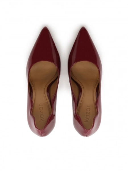 Kastanienbraune Pumps mit gerüschtem Schaft