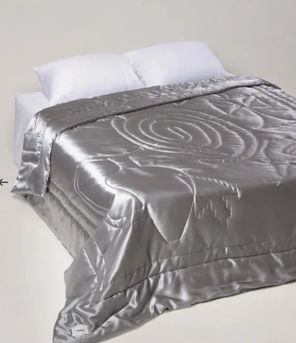 Barbed project bed throw