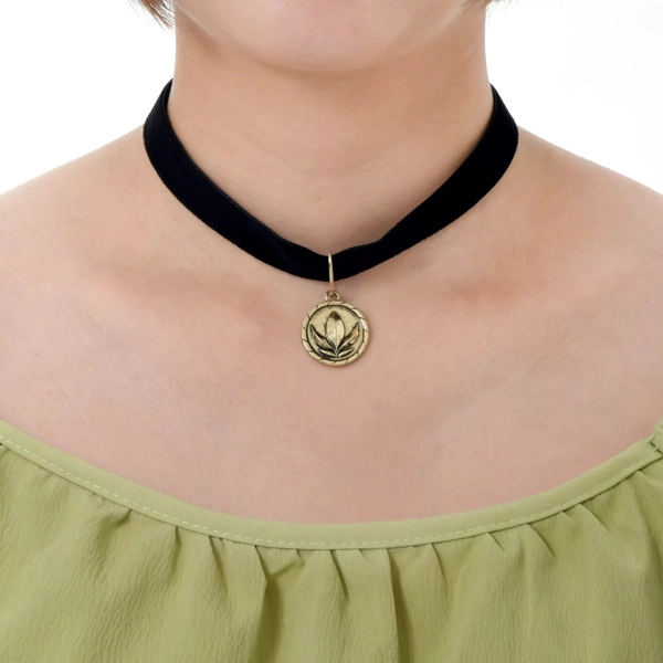 Disney Store Frozen Anna Choker
