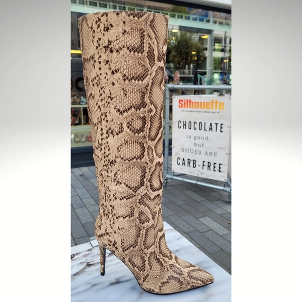 Knielaarzen met snakeprint en naaldhak | Silhouette