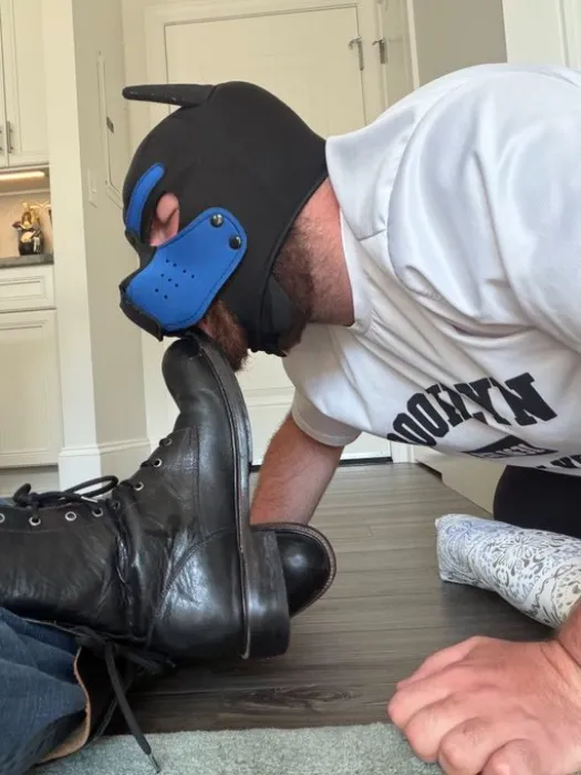 Boot lick