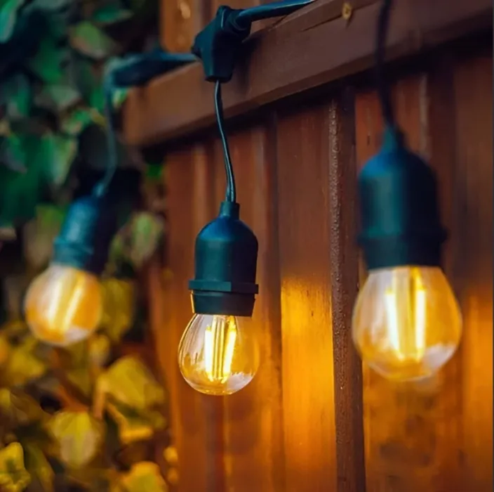 Outdoor solar string lights