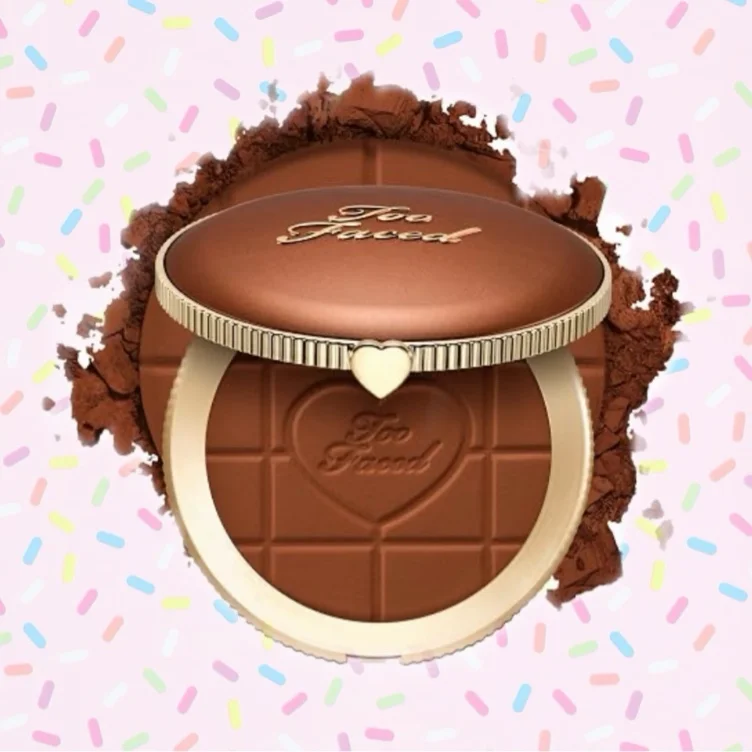 Too Faced Chocolate Soleil Matte Blurring Bronzer | Matte Bronzer Powder that Mimics Natural Skin for Blurred Sun-Kissed Effect - 04 Chocolate Caramel (Tan) - Updated Packaging