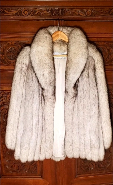 Luxurious White/Silver Fox Real Fur Vintage Jacket Size Medium Like NewCondition