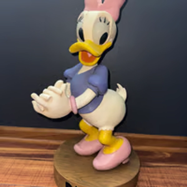 Disney big fig Daisy Duck large statue