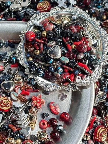 30G Black And Red Vintage Baroque Acrylic Beads