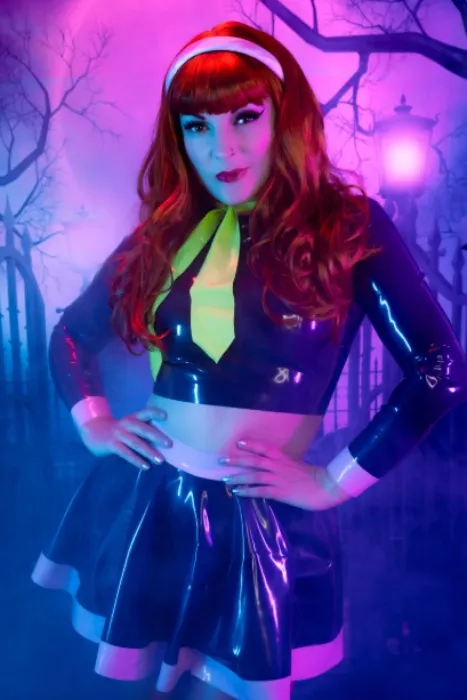 Daphne latex cosplay