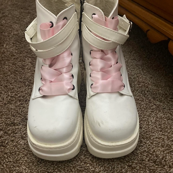 size 5,Good bit of scuffs,White platform boots with...