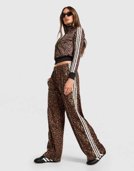 adidas Originals All Over Leopard Print Oversized Trainingshose
