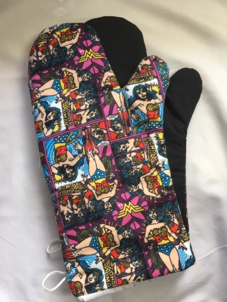 Oven mitts! Wonder Woman comic purple tones. A pair of Fully Functional long Oven Gloves! Baking. Kitchen. Pot holders. Adult size