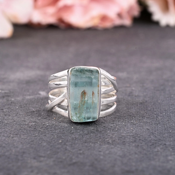 Raw Aquamarine Spiral Ring, Natural Aquamarine Bar Ring, Raw Crystal Ring, March Birthstone Jewelry, Statement Ring, Handmade Gemstone Ring