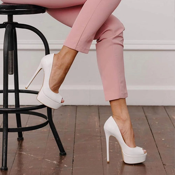 DΓ©colletΓ© SPUNTATO PELLE BIANCA