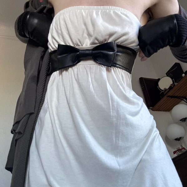 strapless black & white babydoll bow top
Size...