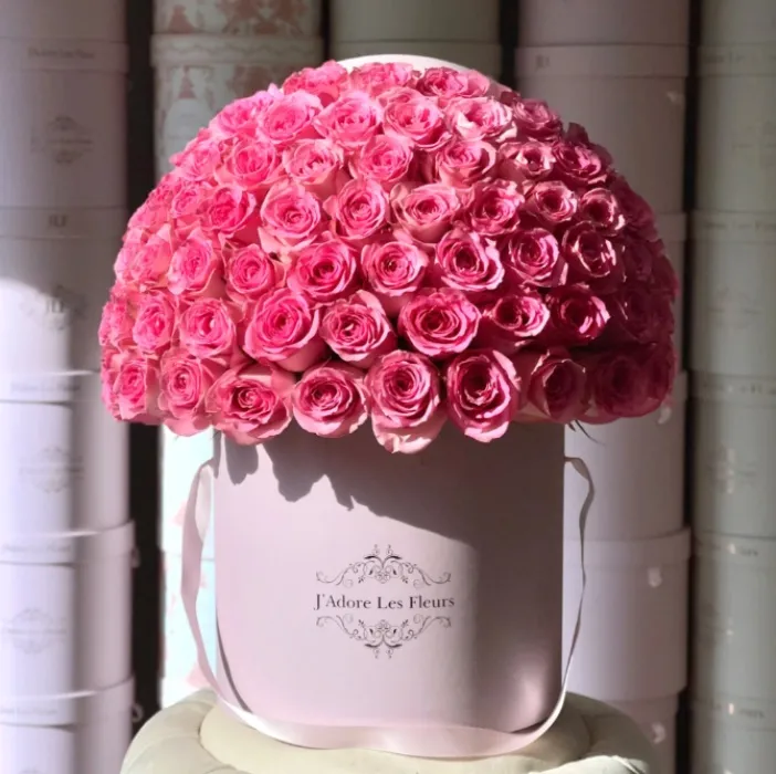 Signature Sweet Unique Rose Box