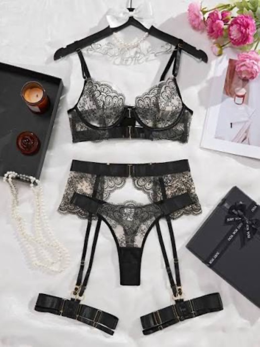 Lingerie Spree 🖤⛓️