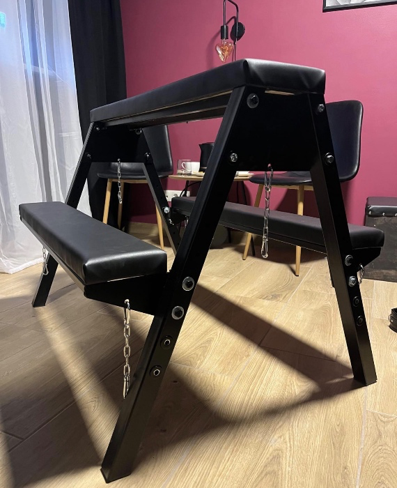 Bondage bench